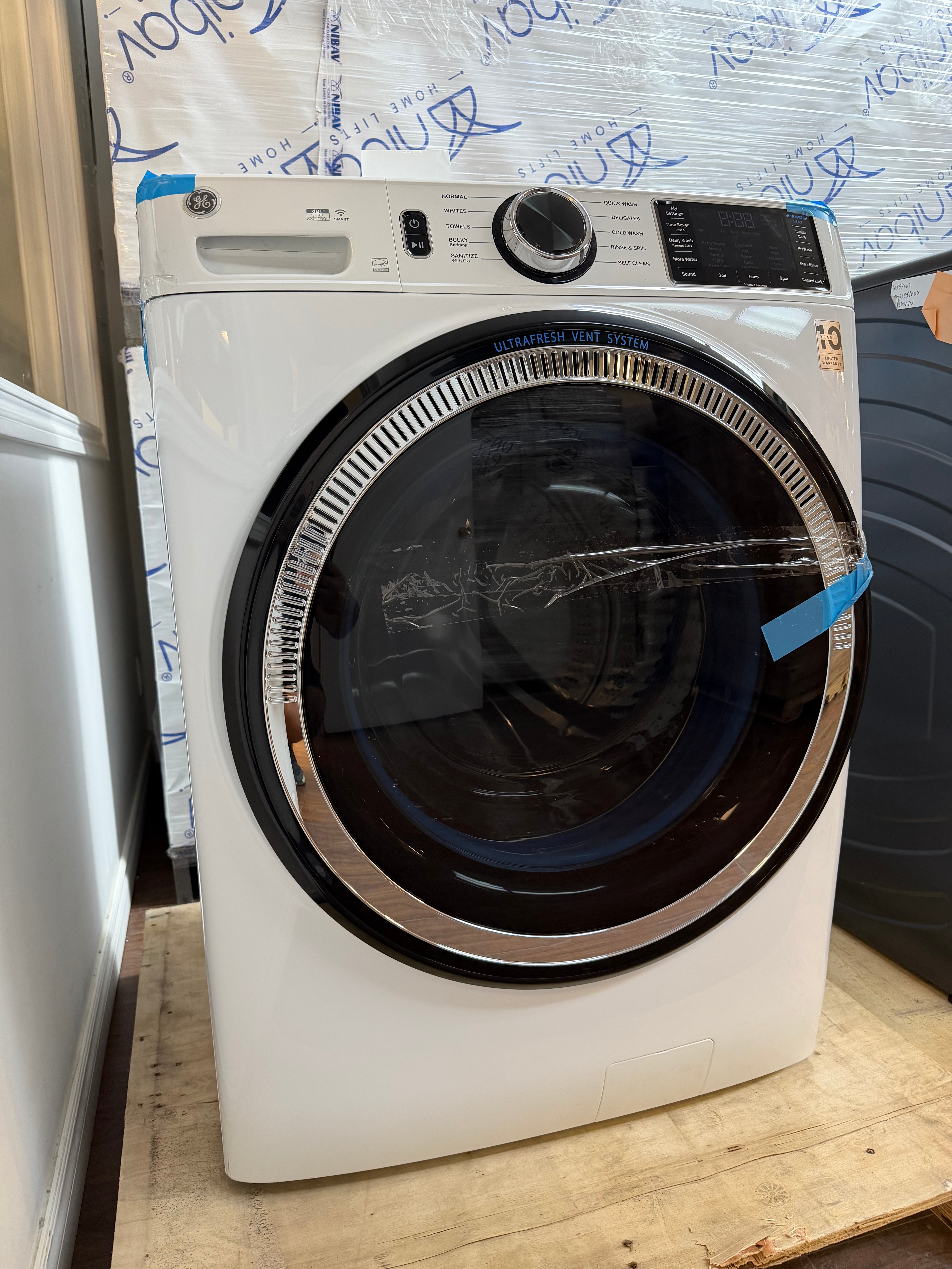 Open Bax Brand new- GE 28-Inch 5.5 cu. ft. (IEC) Front Load Washer